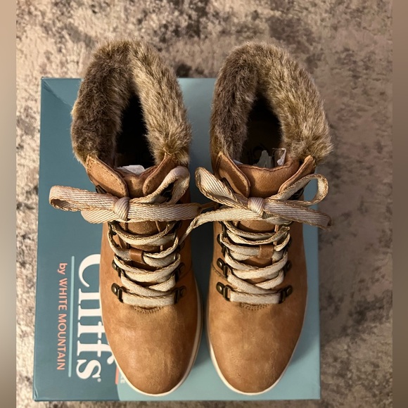 Cliffs by White Mountain Hallett Bootie - Picture 4 of 9